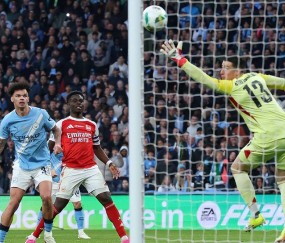 0-2！阿森纳轰然倒下，赛前部署成最大败笔，曼城勇夺第9座英联杯