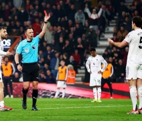 曼联遭误判2-2仍保前三！马奎尔遇惊变，卡里克若转正需改善防守